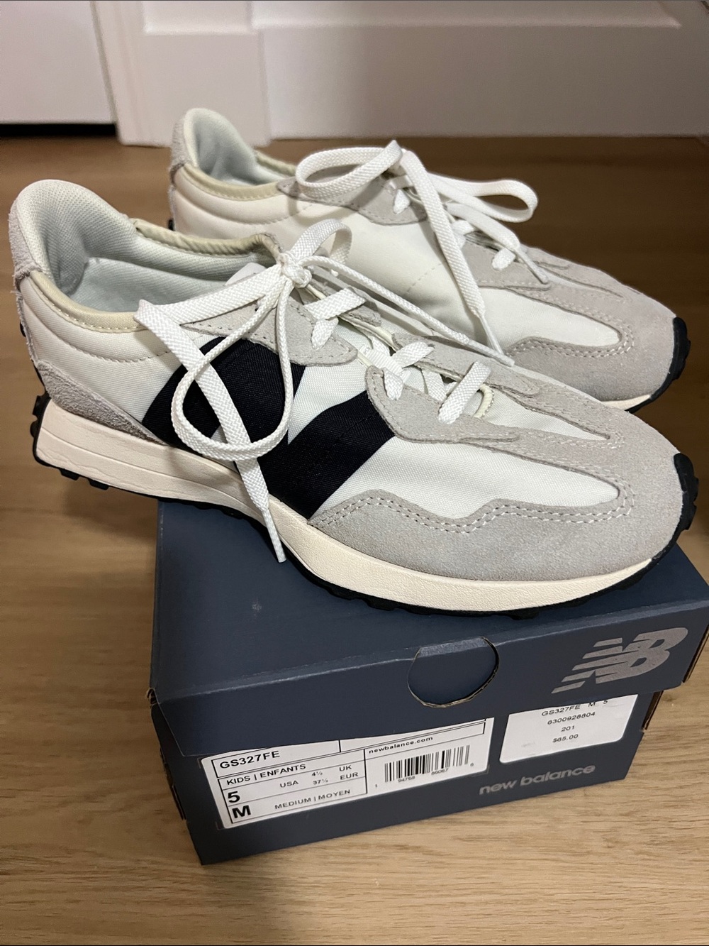 Only worn once New Balance 327 shoes